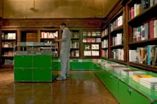 USM Haller als Erweiterung zu traditionellem Interieur