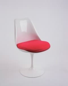 Tulip chair by Eero Saarinen for Knoll