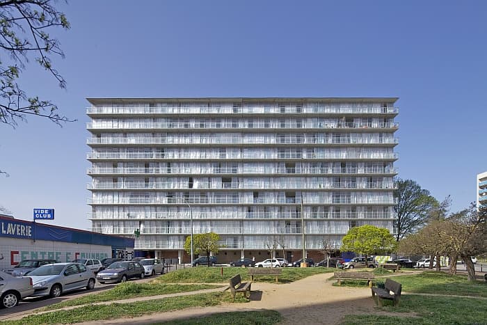 Grand Parc, Bâtiment G, Bordeaux, After.. Architects: Frédéric Druot, Anne Lacaton & Jean-Philippe Vassal, Paris (Photo: © Philippe Ruault, Courtesy of architekturgalerie am weissenhof)