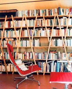vitra-eames-ea-124-9874_p7 Aluminium Chair EA124 von Vitra