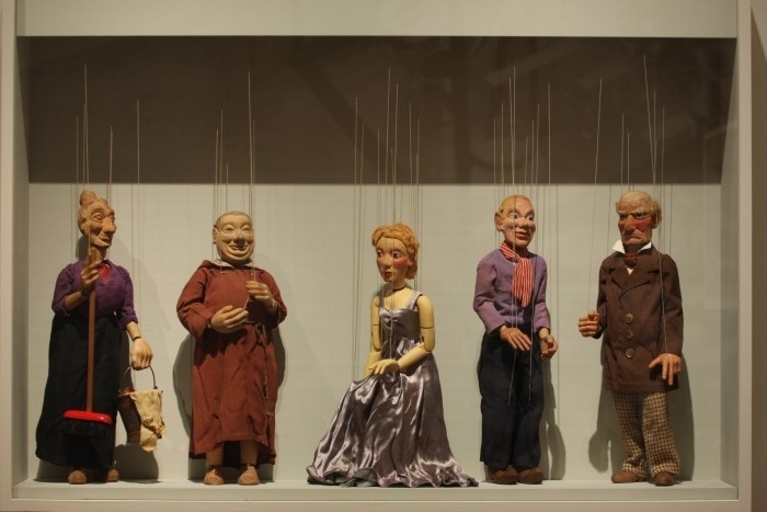 Eine Sammlung von Puppen von Werner Jackson, gesehen in der der neuen "Sammlung Bauhaus", Bauhaus Archiv Berlin