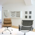 Eames Aluminium Chairs und ein paar ihrer Prototypen, gesehen bei "Charles & Ray Eames. The Power of Design", Vitra Design Museum