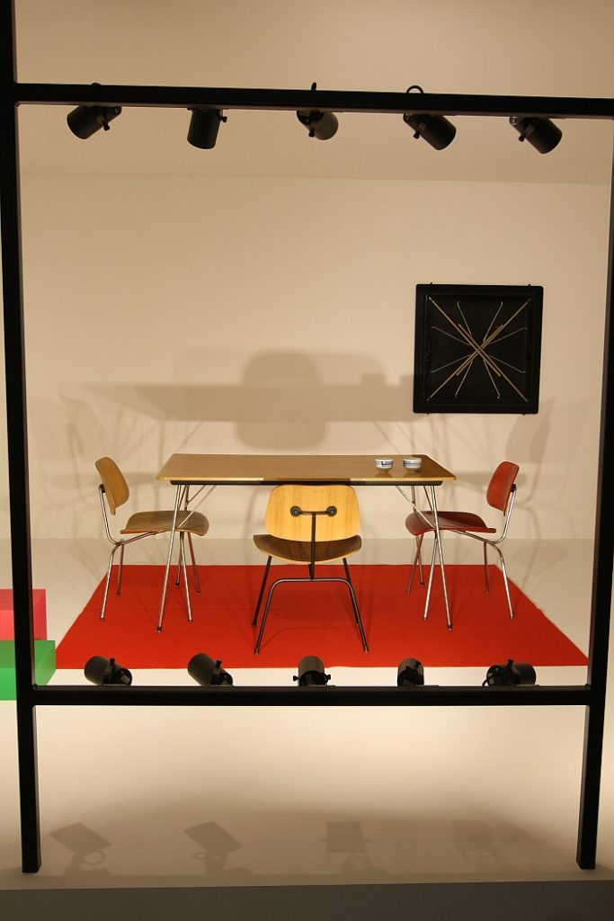 Teil der Nachempfindung von Charles & Ray Eames' Beitrag zur Ausstellung "For Modern Living", gesehen bei "Charles & Ray Eames. The Power of Design", Vitra Design Museum