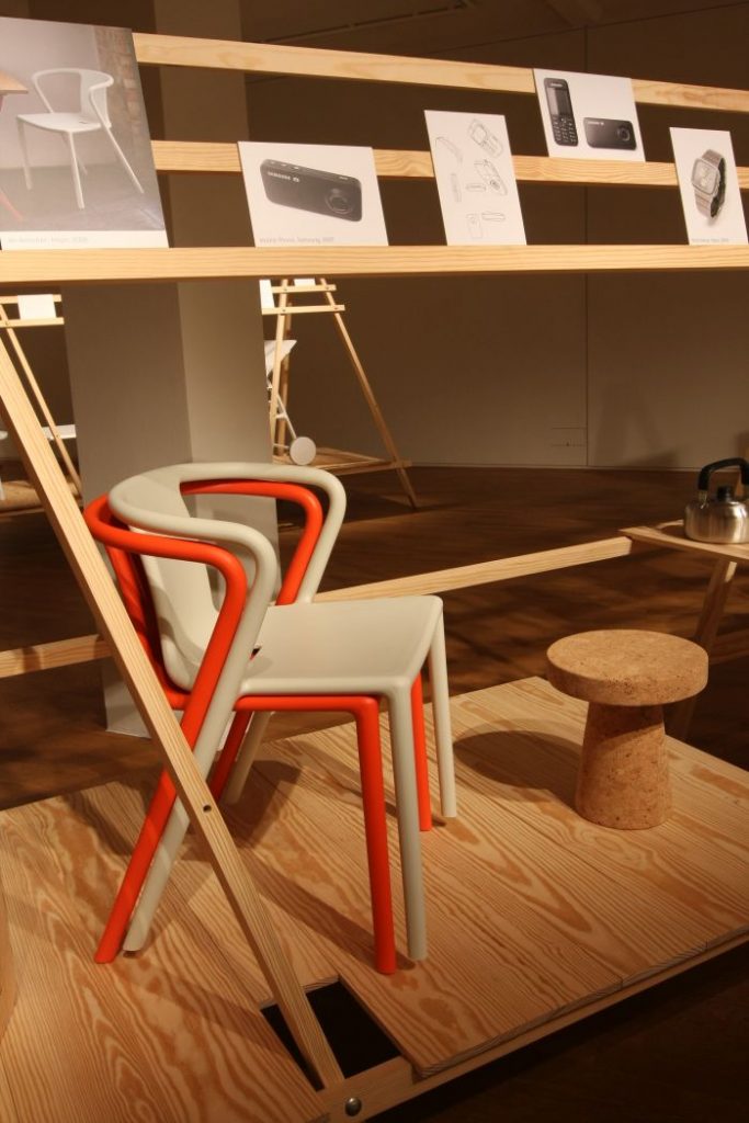 Air Chair für Magis & Cork Stool Vitra von Jasper Morrison, gesehen bei "Jasper Morrison - Thingness" @ Grassimuseum für Angewandte Kunst Leipzig