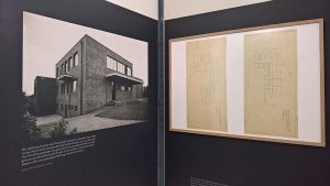 Haus Hermann Lange in Krefeld von Ludwig Mies van der Rohe, gesehen bei "Mies im Westen", Landeshaus des LVR Köln