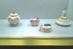 Arbeiten von Duxer Porzellan Manufaktur, Dux, gesehen bei Spitzen des Art déco, Grassi Museum für Angewandte Kunst, Leipzig