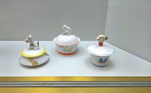 Drei Gefäße von Ilse Pfeffer, Gotha, gesehen bei Spitzen des Art déco, Grassi Museum für Angewandte Kunst, Leipzig