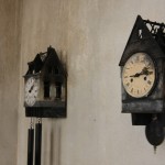King Size Art and Design Fit for a King Ampelhaus Oranienbaum Frank Halmans Burnt Cuckoo Clocks