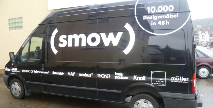 Auslieferung Ihrer Möbel im smow Bus vor Ort Auslieferung Ihrer Möbel im smow Bus vor Ort