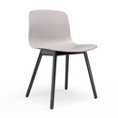 About A Chair AAC 12, Cream white, Eiche schwarz lackiert