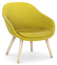 About A Lounge Chair Low AAL 82, Hallingdal 420 - gelb, Eiche geseift, Mit Sitzkissen