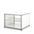 USM Haller Beistelltisch mit Seitenwänden, 50 cm, mit Glas-Zwischentablar, Reinweiß RAL 9010