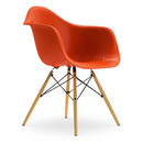 Eames Plastic Armchair RE DAW, Rot (poppy red), Ohne Polsterung, Ohne Polsterung, Standardhöhe - 43 cm, Esche honigfarben