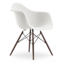 Eames Plastic Armchair RE DAW, Weiß, Ohne Polsterung, Ohne Polsterung, Standardhöhe - 43 cm, Ahorn dunkel