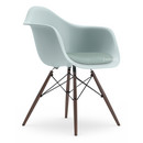 Details Vitra Eames Plastic Armchair RE DAW Eames Plastic Armchair RE DAW, Eisgrau, Mit Sitzpolster, Eisblau / elfenbein, Standardhöhe - 43 cm, Ahorn dunkel