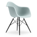 Eames Plastic Armchair RE DAW, Eisgrau, Ohne Polsterung, Ohne Polsterung, Standardhöhe - 43 cm, Ahorn schwarz