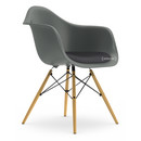 Eames Plastic Armchair RE DAW, Granitgrau, Mit Sitzpolster, Dunkelgrau, Standardhöhe - 43 cm, Esche honigfarben