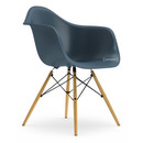 Eames Plastic Armchair RE DAW, Meerblau, Ohne Polsterung, Ohne Polsterung, Standardhöhe - 43 cm, Esche honigfarben