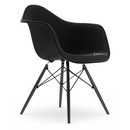 Eames Plastic Armchair RE DAW, Tiefschwarz, Mit Vollpolsterung, Nero, Standardhöhe - 43 cm, Ahorn schwarz
