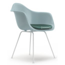 Eames Plastic Armchair RE DAX, Eisgrau, Mit Sitzpolster, Eisblau / elfenbein, Standardhöhe - 43 cm, Beschichtet weiß