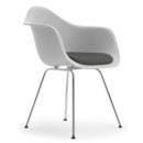 Eames Plastic Armchair RE DAX, Cotton white, Mit Sitzpolster, Nero / elfenbein, Standardhöhe - 43 cm, Verchromt