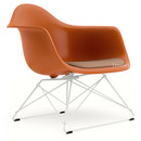 Eames Plastic Armchair RE LAR, Rostorange, Sitzpolster cognac / elfenbein, Beschichtet weiß