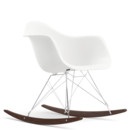 Eames Plastic Armchair RE RAR, Weiß, Verchromt, Ahorn dunkel