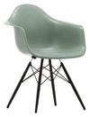 Eames Fiberglass Armchair DAW