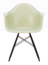 Eames Fiberglass Armchair DAW, Eames parchment, Ahorn schwarz