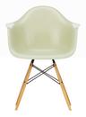 Eames Fiberglass Armchair DAW, Eames parchment, Ahorn gelblich