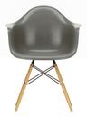 Eames Fiberglass Armchair DAW, Eames raw umber, Esche honigfarben