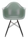 Eames Fiberglass Armchair DAW, Eames sea foam green, Ahorn schwarz