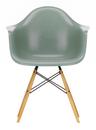 Eames Fiberglass Armchair DAW, Eames sea foam green, Ahorn gelblich