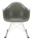 Eames Fiberglass Armchair RAR, Eames raw umber, Weiß, Ahorn dunkel