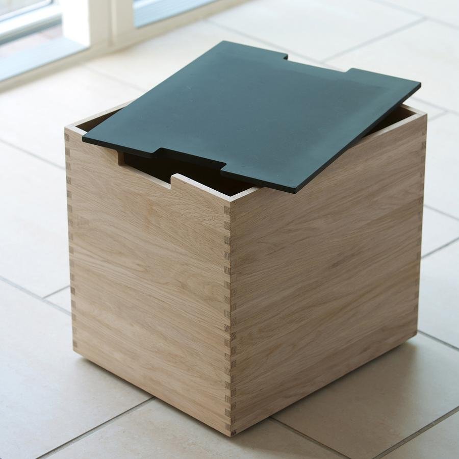 Cutter Box, Eiche schwarz lackiert | Fritz Hansen