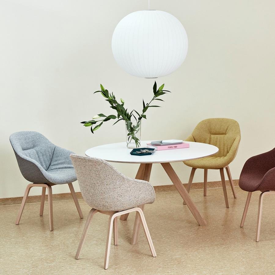 Copenhague Round Table CPH20, Ø 90 x H 74, Eiche lackiert