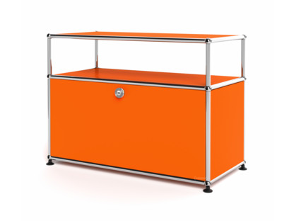 USM Haller Lowboard M mit Aufbau, individualisierbar Reinorange RAL 2004|mit Klappe|Mit Kabeldurchlass oben mittig