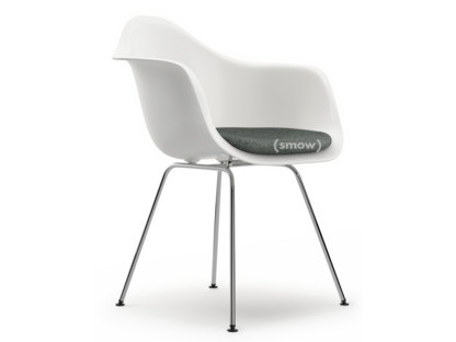 Eames Plastic Armchair RE DAX Weiß|Mit Sitzpolster|Nero / elfenbein|Standardhöhe - 43 cm|Verchromt