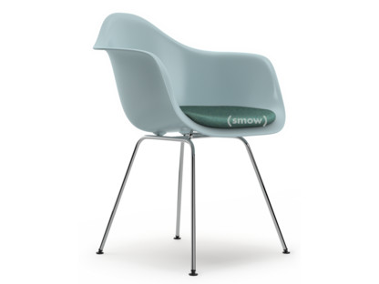 Eames Plastic Armchair RE DAX Eisgrau|Mit Sitzpolster|Eisblau / elfenbein|Standardhöhe - 43 cm|Verchromt
