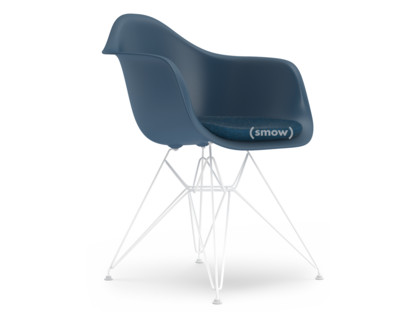 Eames Plastic Armchair RE DAR Meerblau|Mit Sitzpolster|Meerblau / dunkelgrau|Standardhöhe - 43 cm|Beschichtet weiß