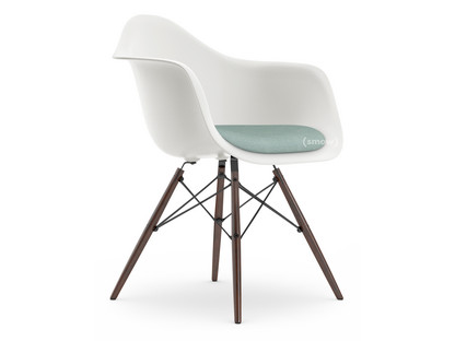 Eames Plastic Armchair RE DAW Weiß|Mit Sitzpolster|Eisblau / elfenbein|Standardhöhe - 43 cm|Ahorn dunkel