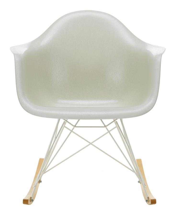 Vitra Eames Fiberglass Armchair RAR, Eames parchment, Weiß Vitra - Eames Fiberglass Armchair DAW, Ahorn gelblich / Eames sea foam green (Filzgleiter weiß)