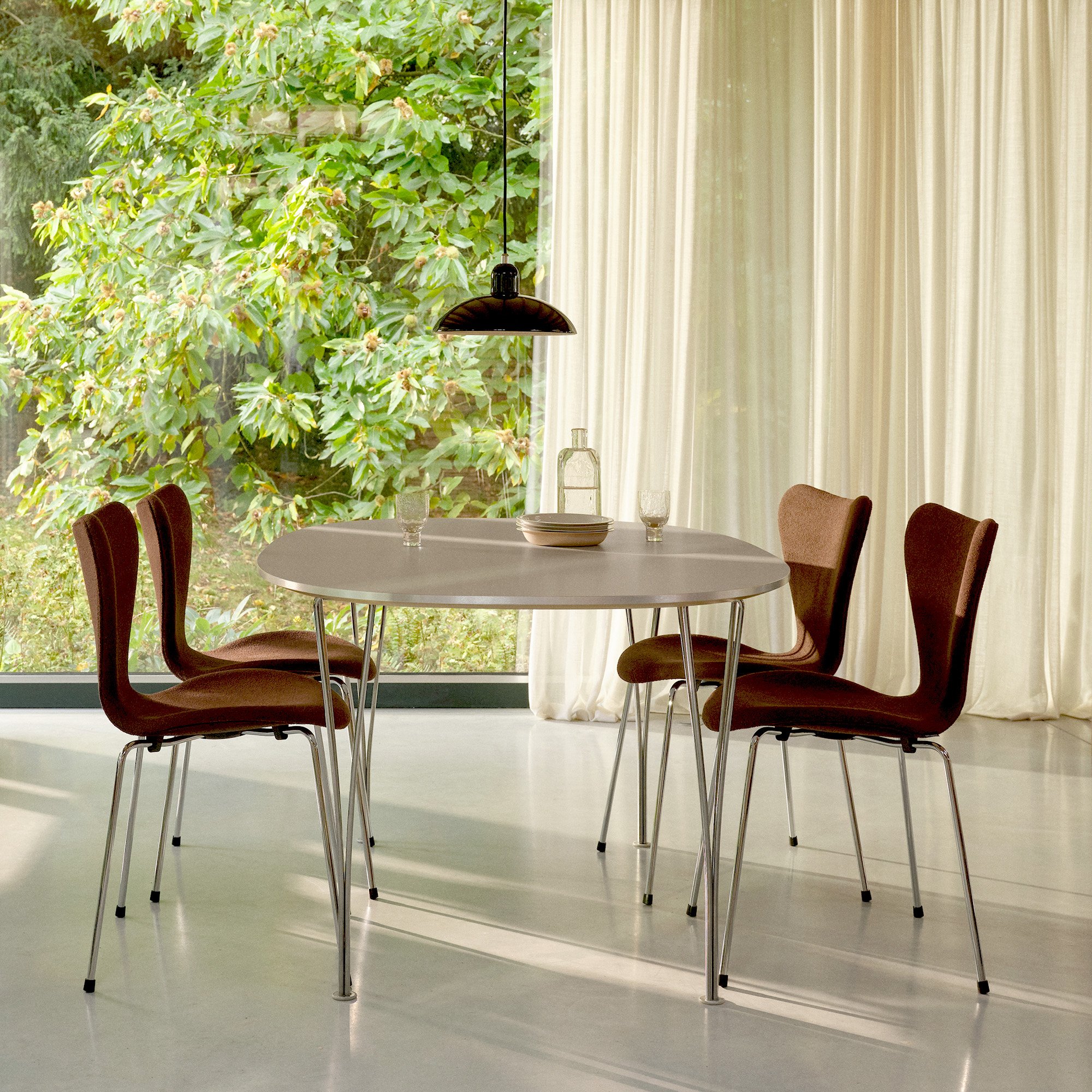 Superellipse Tisch, 240 x 120 cm, Walnuss mit Furnierkante | Fritz Hansen | Arne Jacobsen