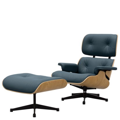 Eames Lounge Chair & Ottoman, Kastanie natur, Leder Premium F rauchblau, 89 cm, Aluminium poliert, Seiten schwarz