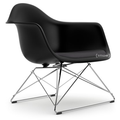 Eames Plastic Armchair RE LAR, Tiefschwarz, Sitzpolster dunkelgrau, Verchromt