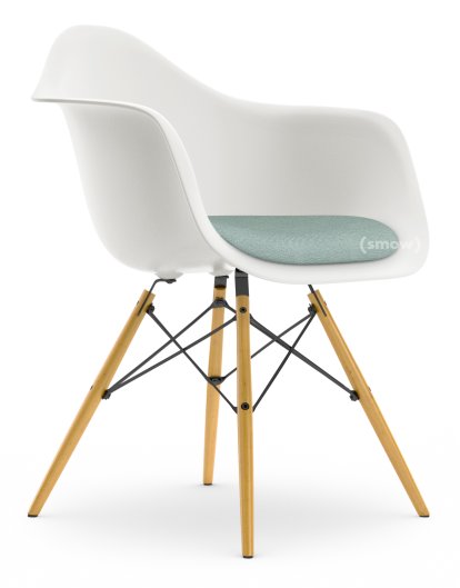 Eames Plastic Armchair DAW, Weiß non-RE, Mit Sitzpolster, Eisblau / elfenbein, Standardhöhe - 43 cm, Ahorn gelblich