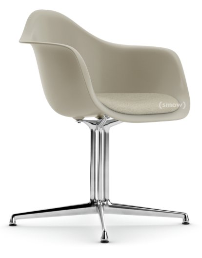 Eames Plastic Armchair DAL, Kieselstein, Mit Sitzpolster, Warmgrey / elfenbein, Aluminium poliert, Neue Sitzhöhe (43,0 cm)