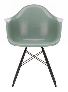 Eames Fiberglass Armchair DAW, Eames sea foam green, Ahorn schwarz